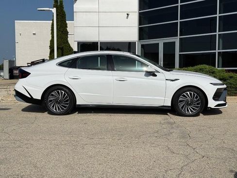 Used 2025 Hyundai Sonata Limited FWD image 2