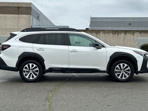 Used 2023 Subaru Outback Premium image 6