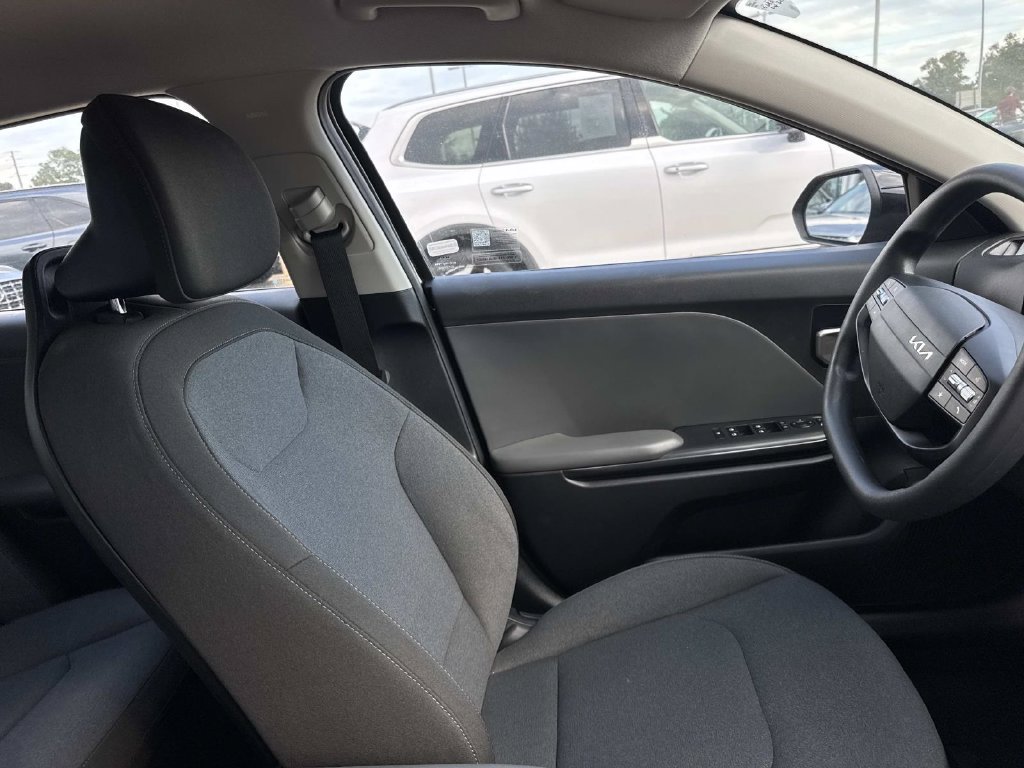 Used 2025 Kia K4 FWD image 15