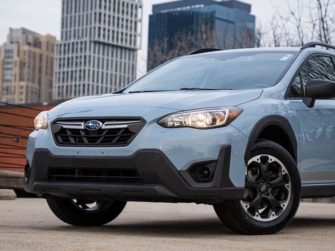 Used 2021 Subaru Crosstrek 2.0i image 2