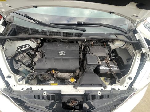 Used 2011 Toyota Sienna Limited image 8