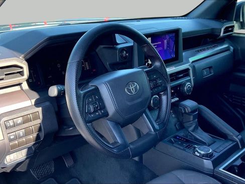 Used 2025 Toyota Tacoma SR5 AWD/4WD image 18