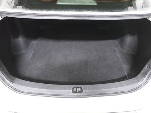 Used 2020 Toyota Corolla LE image 24