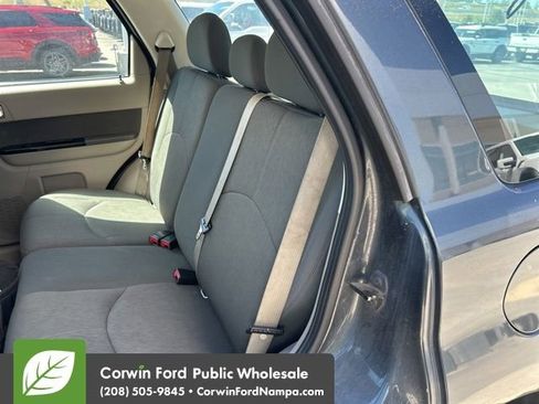 Used 2010 MAZDA Tribute i Sport AWD/4WD image 11