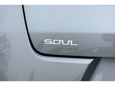 Used 2025 Kia Soul LX w/ LX Technology Package image 17