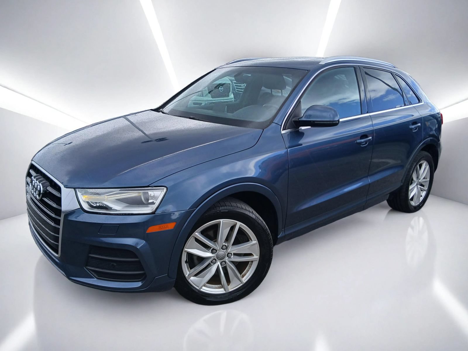 Used 2017 Audi Q3 2.0T Premium Plus w/ Premium Plus Package FWD image 1