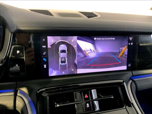 Certified 2025 Porsche Panamera 4 image 31