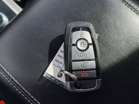 Used 2022 Ford Explorer XLT w/ Equipment Group 202A image 33