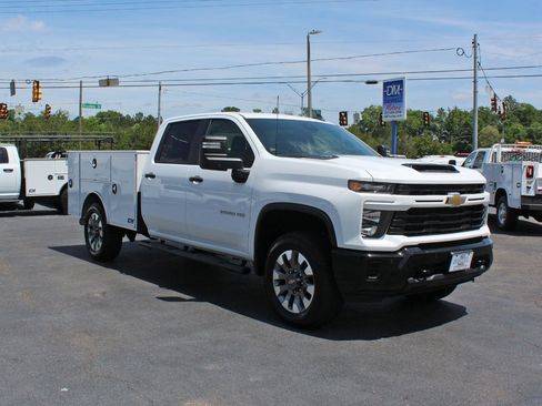 Used 2025 Chevrolet Silverado 2500 Custom w/ Custom Value Package AWD/4WD image 8