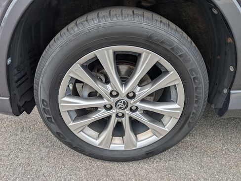 Used 2017 Toyota RAV4 Platinum AWD/4WD image 11