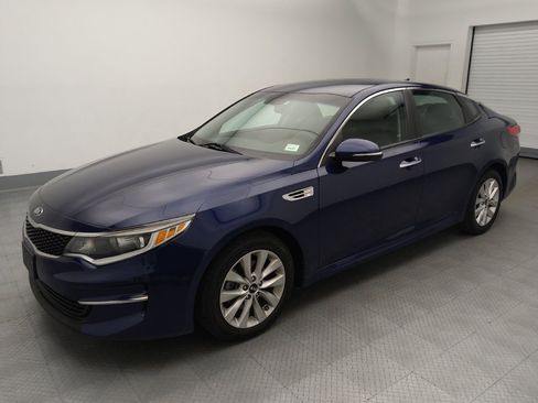 Used 2017 Kia Optima LX FWD image 2