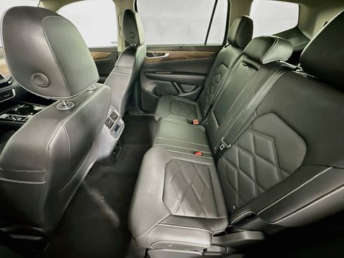 Used 2025 Volkswagen Atlas SE FWD image 28