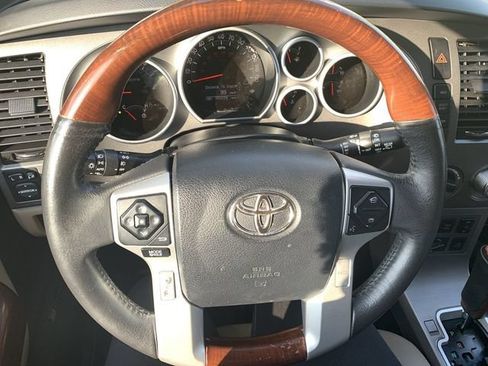 Used 2017 Toyota Sequoia Platinum AWD/4WD image 19