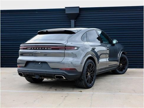 Certified 2025 Porsche Cayenne Coupe image 7