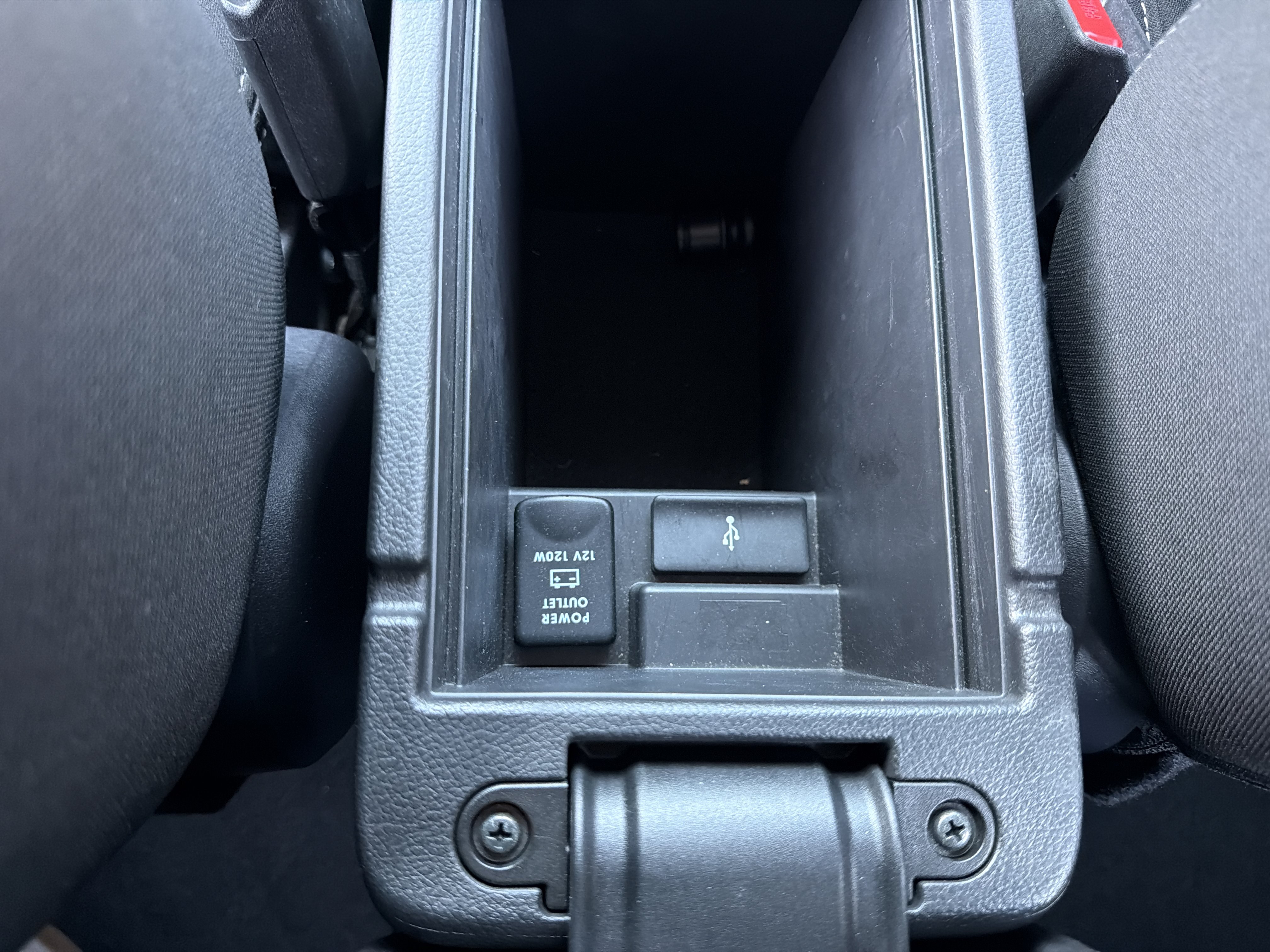 Used 2018 Mitsubishi Outlander SE FWD image 32