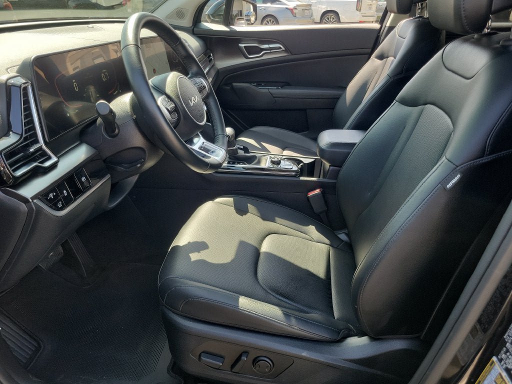 Used 2025 Kia Sportage EX w/ Premium Package FWD image 17