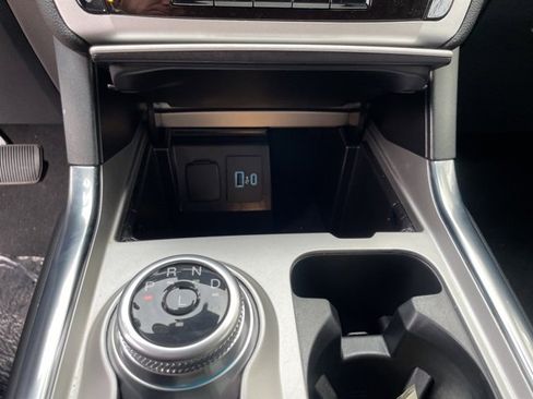 Used 2022 Ford Explorer XLT w/ Equipment Group 202A image 15