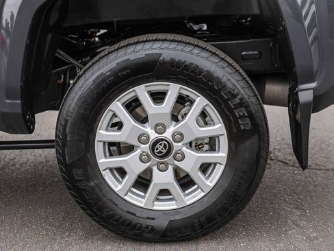 Certified 2025 Toyota Tacoma SR5 AWD/4WD image 26