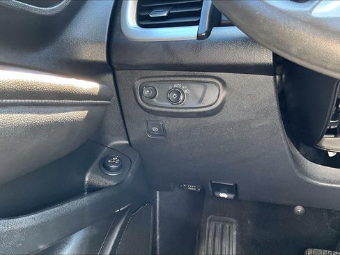 Used 2022 GMC Terrain SLE w/ Driver Convenience Package FWD image 37