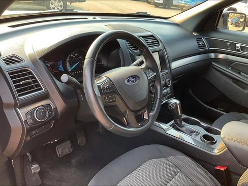 Used 2018 Ford Explorer XLT w/ Equipment Group 201A FWD image 12