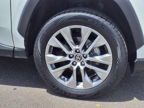 Used 2022 Toyota RAV4 Limited FWD image 11