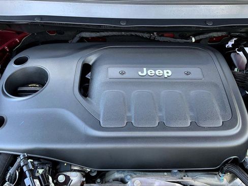 Used 2020 Jeep Cherokee Trailhawk w/ Comfort/Convenience Group AWD/4WD image 32