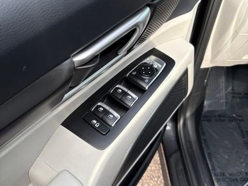 Certified 2025 Kia Telluride S image 19