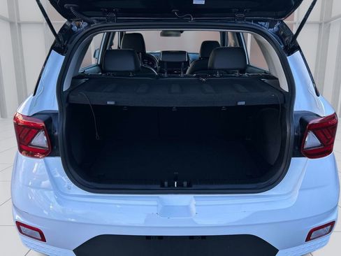 Used 2025 Hyundai Venue Limited image 13