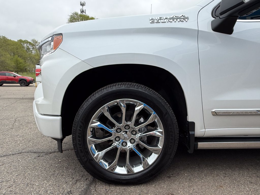 Certified 2023 Chevrolet Silverado 1500 High Country w/ Technology Package AWD/4WD image 12
