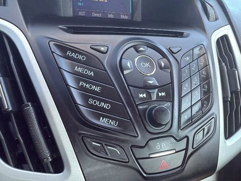 Used 2014 Ford Focus SE w/ SE Sport Package image 18