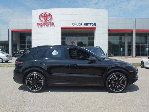 Used 2023 Porsche Cayenne AWD/4WD image 1