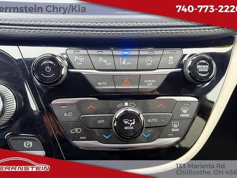 Used 2023 Chrysler Pacifica Touring-L w/ Road Tripper Package image 19