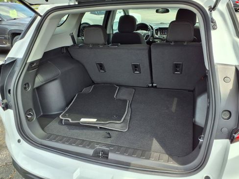 Used 2024 GMC Terrain SLE FWD image 27