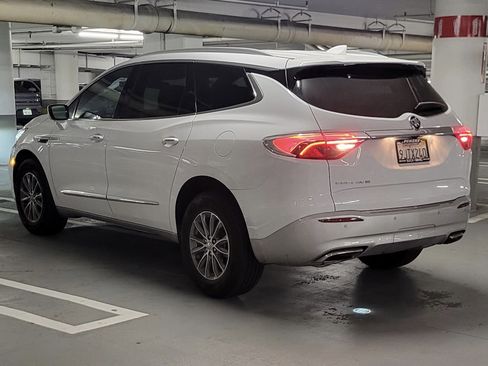 Used 2024 Buick Enclave Essence image 3