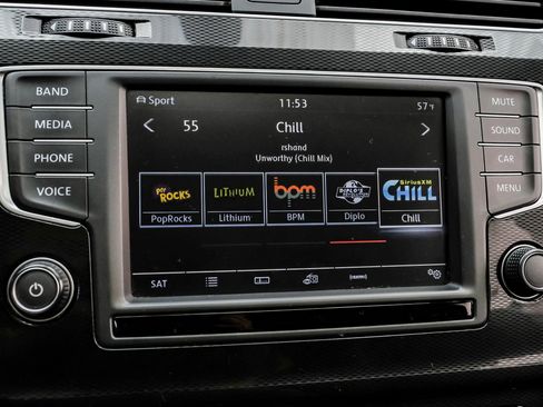 Used 2017 Volkswagen GTI SE image 30