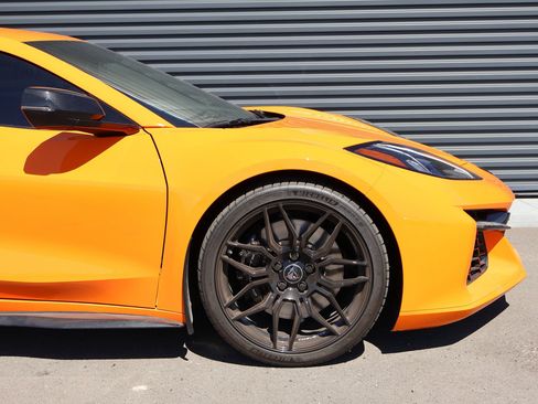 Used 2024 Chevrolet Corvette Z06 RWD image 12