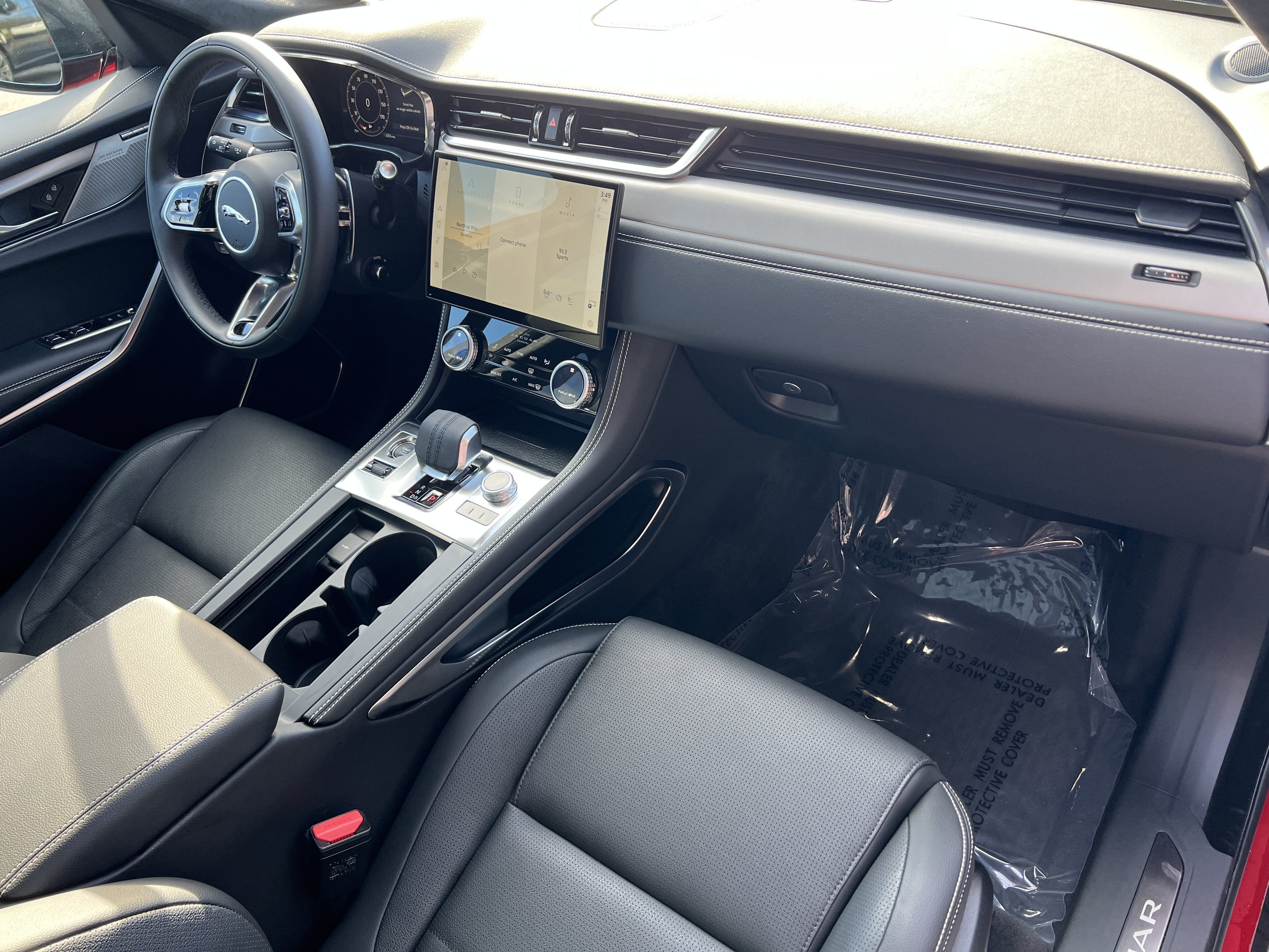 Certified 2025 Jaguar F-PACE R-Dynamic S AWD/4WD image 11