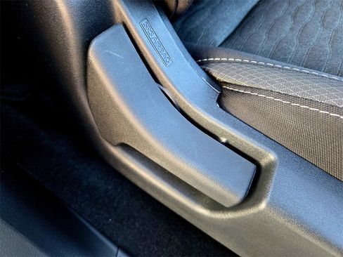 Used 2023 Nissan Pathfinder S image 29