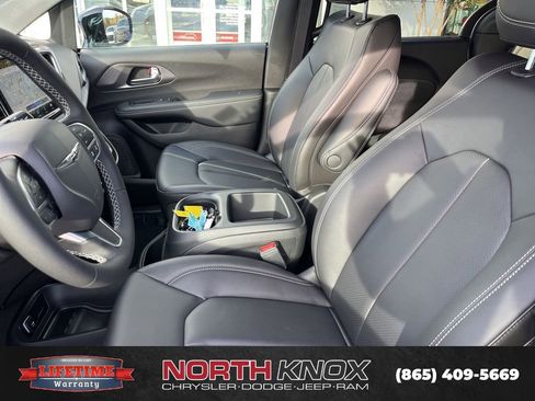 New 2026 Chrysler Voyager LX image 4