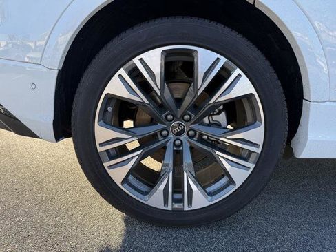 Certified 2025 Audi Q8 Prestige w/ Prestige Package image 8