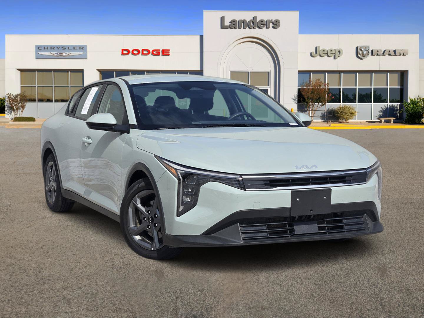 Used 2025 Kia K4 FWD image 1