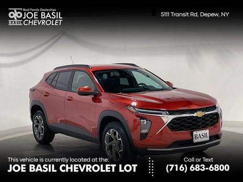 Used 2024 Chevrolet Trax LT FWD image 1