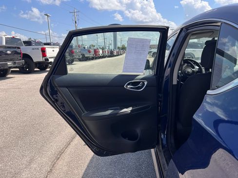 Used 2019 Nissan Sentra SR FWD image 14