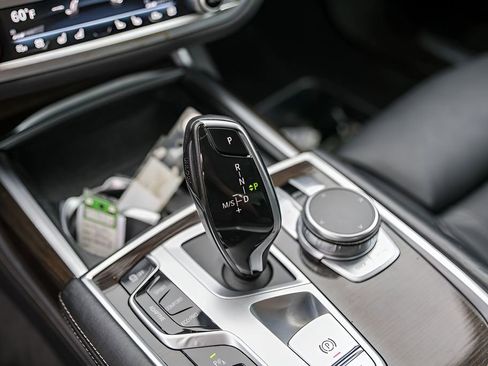 Used 2020 BMW 740i RWD image 20