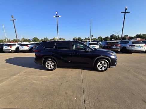 Used 2023 Toyota Highlander L image 4