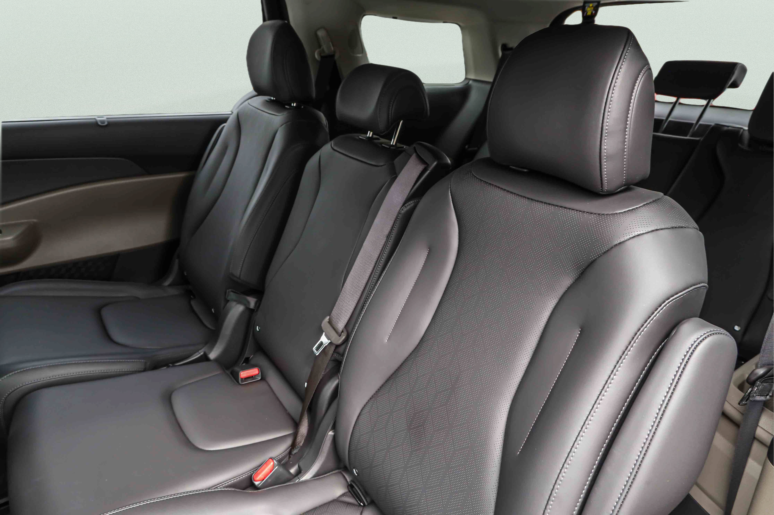 Used 2026 Kia Carnival EX FWD image 21