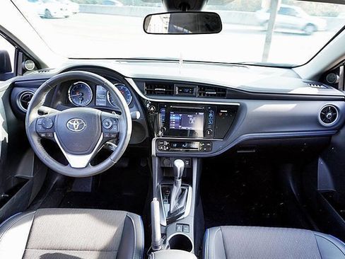 Used 2017 Toyota Corolla SE image 17