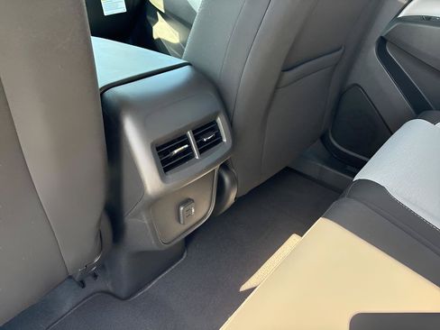 Used 2022 Chevrolet Equinox LT w/ Driver Convenience Package AWD/4WD image 17