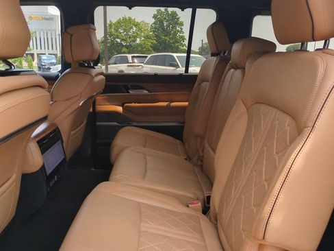 Used 2022 Jeep Grand Wagoneer Series III w/ Flexible Seating Group AWD/4WD image 14