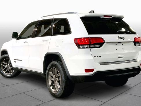 Used 2016 Jeep Grand Cherokee Laredo 75th Anniversary image 11